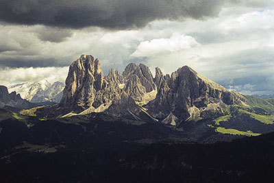 Italien, Trentino-Südtirol, Dolomiten,Grödner Tal, Wanderung am Raschötz mit Blick zur Langkofelgruppe