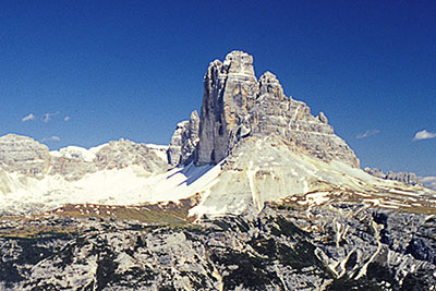 Italien, Trentino-Südtirol, Dolomiten,Sextener Dolomiten, Wanderung am Monte Piana (2324 m) mit Blick zu den Drei Zinnen
