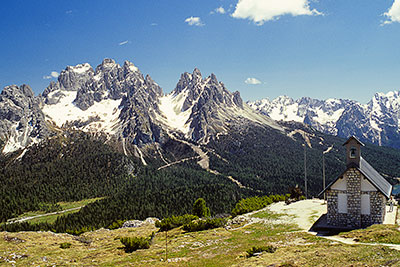 Italien, Trentino-Südtirol, Dolomiten,Sextener Dolomiten, Wanderung am Monte Piana (2324 m) mit Blick zur Cadinigruppe