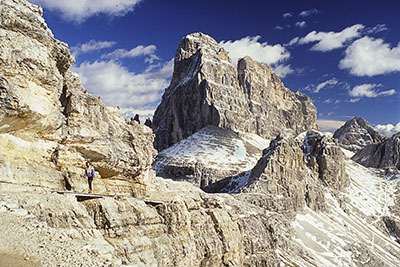 Italien, Trentino-Südtirol, Dolomiten,Sextener Dolomiten, Am Büllele Joch (2519 m) mit Blick zum Zwölferkofel (3094 m)
