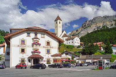 Italien, Trentino-Südtirol, Südtiroler Alpen,Vinschgau, Rundgang im Dorfzentrum