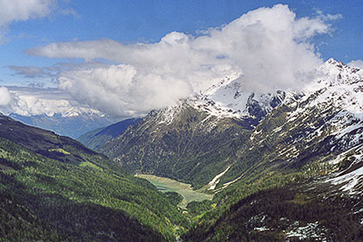 Italien, Trentino-Südtirol, Südtiroler Alpen,Vinschgau, Wanderung im Martelltal mit Blick zur Zufallspitze