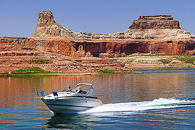 USA, Utah, Colorado Plateau,Lake Powell, Bootsfahrt auf dem Lake Powell in der Padre Bay