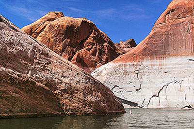 USA, Utah, Colorado Plateau,Lake Powell, Bootsfahrt auf dem Lake Powell im Forbidding Canyon