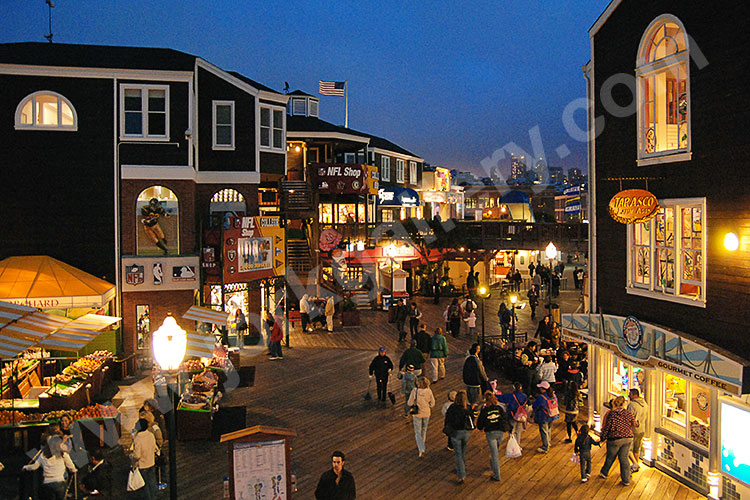 USA, Kalifornien, San Francisco und Umgebung, Fishermans Wharf mit Pier 39
