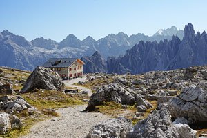 Italien, Veneto, Dolomiten,Sextener Dolomiten, Wanderung an den Drei Zinnen (2999 m), vom Rif. Lavaredo (2344 m) zum Paternsattel (2454 m)