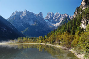 Italien, Trentino-Südtirol, Dolomiten,Sextener Dolomiten, Am Duerrensee (1428 m) mit Blick zum Monte Cristallo