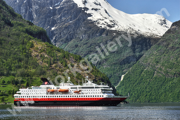 Norwegen, More Og Romsdal, More Og Romsdal, Hurtigruten-Schiff MS Nordnorge im Geirangerfjord