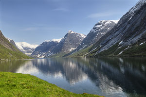Norwegen, Sogn Og Fjordane, Sogn Og Fjordane, Auf der Straße entlang des Kjosnesfjordes