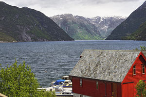 Norwegen, Hordaland, Hordaland, Bei Enes kleine Hafenanlage mit schönem Blick zum Sildefjord