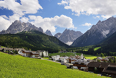 Italien, Trentino-Südtirol, Dolomiten,Sextener Dolomiten, Sexten mit Blick in das Fischleintal