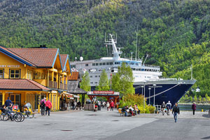 Norwegen, Sogn Og Fjordane, Sogn Og Fjordane, Kreuzfahrtschiff im Hafen von Flam