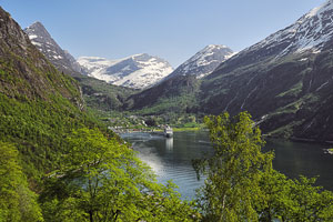 Norwegen, More Og Romsdal, More Og Romsdal, Ausblick auf Geiranger vom Aussichtspunkt an der Serpentinenstraße Ornevegen (Adlerweg)