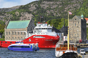 Norwegen, Hordaland, Hordaland, Schiffe im Hafen von Bergen