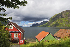 Norwegen, Rogaland, Rogaland, Landestypische Häuser am Frafjord westlich von Gilja
