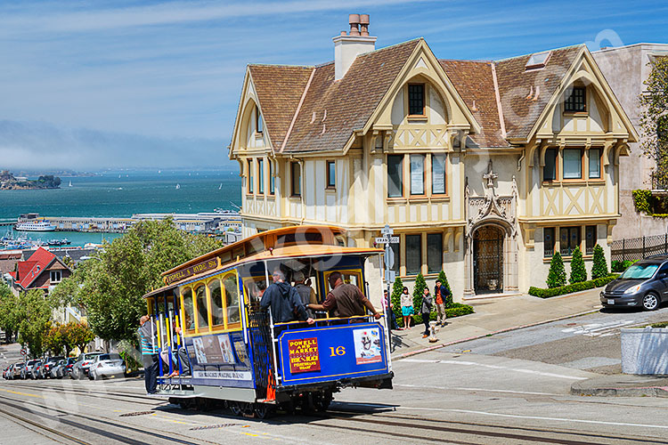USA, Kalifornien, San Francisco und Umgebung, An der Ecke Hyde Street - Francisco Street mit Blick zum Hafen