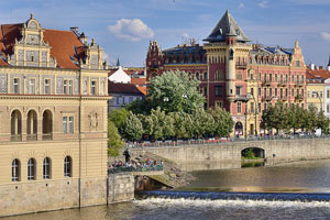 Tschechien, Unbekannt, Prag und Umgebung, Blick von der Karlsbrücke zum Smetana-Kai