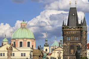 Tschechien, Unbekannt, Prag und Umgebung, Der Altstädter Brückenturm mit Salvator-Kirche und Kreuzherren-Kirche