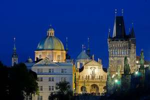 Tschechien, Unbekannt, Prag und Umgebung, Der Altstädter Brueckenturm mit Salvator-Kirche und Kreuzherren-Kirche