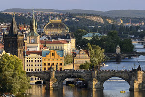 Tschechien, Unbekannt, Prag und Umgebung, Ausblick vom Hanauschen Pavillon auf der Letna in Richtung Karlsbruecke