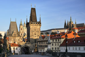 Tschechien, Unbekannt, Prag und Umgebung, Die Kleinseitener Brückentürme von der Karlsbrücke