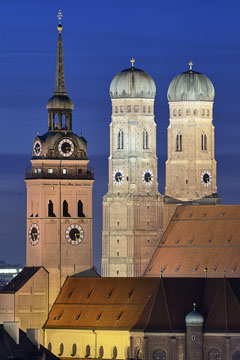 Deutschland, Bayern, München und Umgebung, Frauenkirche und Pfarrkirche Sankt Peter