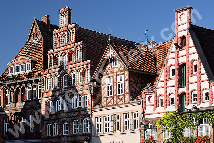Deutschland, Niedersachsen, Lüneburger Heide, Historische Häuser am Stintmarkt, Blick vom Alten Kran am Fischmarkt