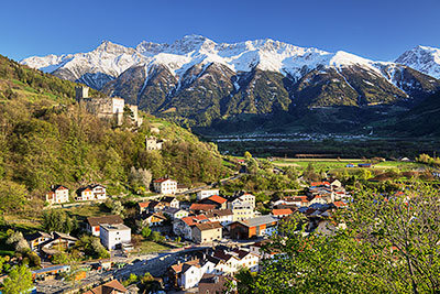 Italien, Trentino-Südtirol, Südtiroler Alpen,Vinschgau, Ausblick vom Kalvarienberg in Richtung Schluderns