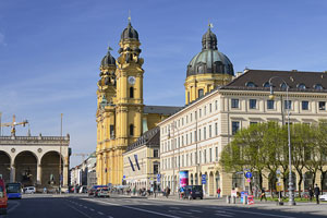 Deutschland, Bayern, München und Umgebung, Die Theatinerkirche am Odeonsplatz