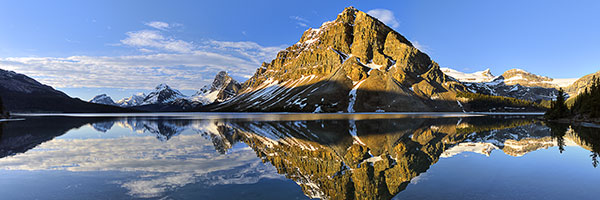 Kanada, Alberta, Rocky Mountains,Banff National Park, Sonnenaufgang am Bow Lake mit Blick zum Crowfoot Mountain