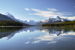 Kanada, Alberta, Rocky Mountains,Jasper National Park, Morgenstimmung am Maligne Lake