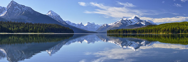 Kanada, Alberta, Rocky Mountains,Jasper National Park, Morgenstimmung am Maligne Lake