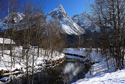 Österreich, Tirol, Österreichische Alpen,Zugspitzregion, Spaziergang von Ehrwald nach Lermoos mit Blick zur Ehrwalder Sonnenspitze