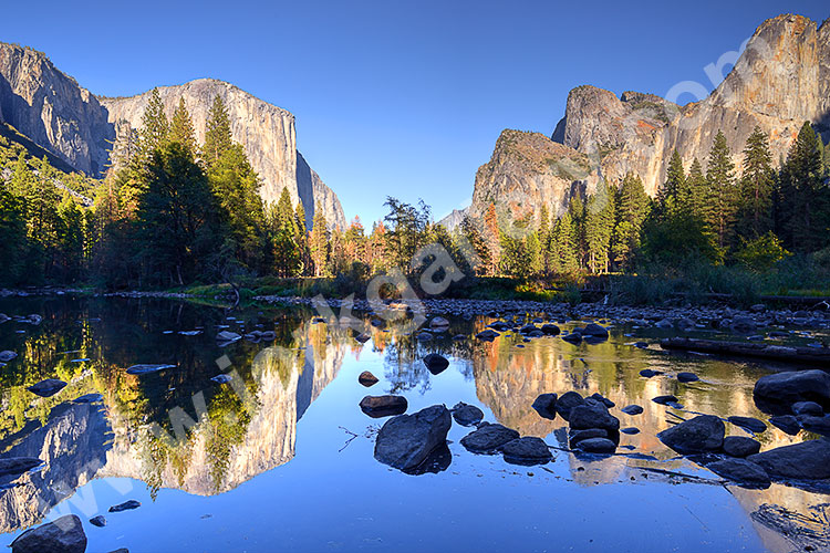 USA, Kalifornien, Sierra Nevada,Yosemite National Park, Abendstimmung an El Capitan (2307 m) und Cathedral Rock