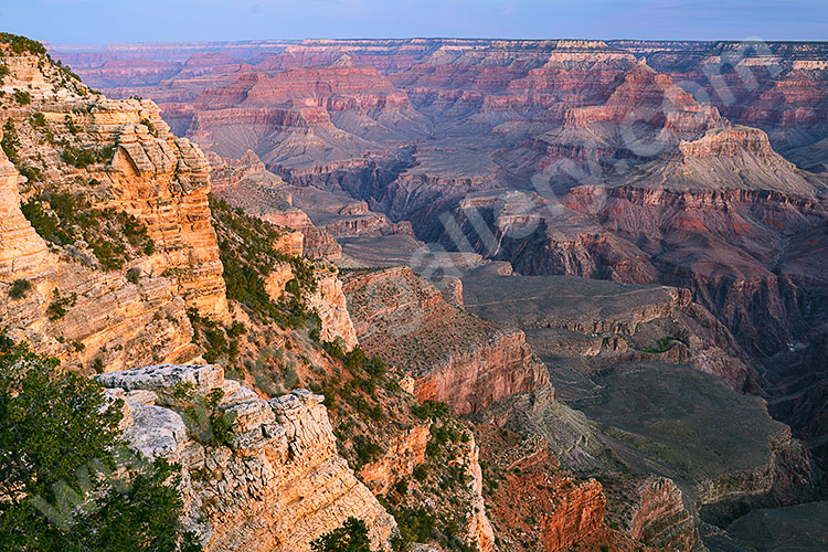 USA, Arizona, Colorado Plateau,Grand Canyon National Park, Sonnenaufgang am Aussichtspunkt Mather Point