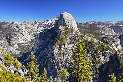USA, Kalifornien, Sierra Nevada,Yosemite National Park, Blick vom Aussichtspunkt Glacier Point (2199 m) zum Half Dome (2693 m)