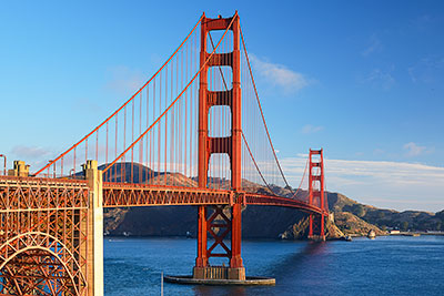 USA, Kalifornien, San Francisco und Umgebung, An der Südseite der Golden Gate Bridge zum Sonnenaufgang