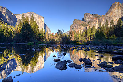 USA, Kalifornien, Sierra Nevada,Yosemite National Park, Abendstimmung an El Capitan (2307 m) und Cathedral Rock