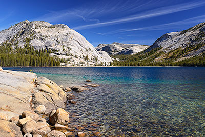 USA, Kalifornien, Sierra Nevada,Yosemite National Park, Am Ufer des Tenaya Lakes