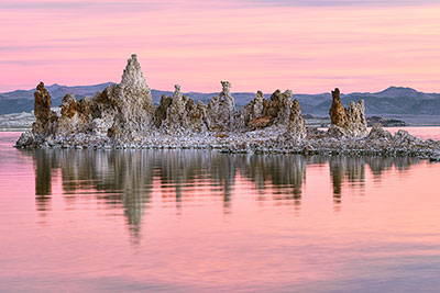 USA, Kalifornien, Sierra Nevada,Mono Basin, Gesteinskulpturen am Südufer des Mono Lakes