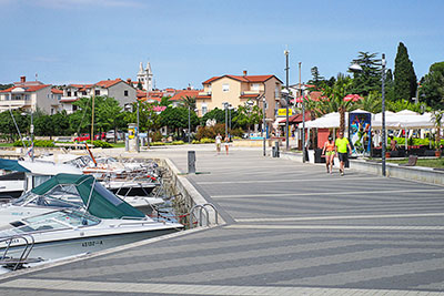 Kroatien, Istrien, Istrien, Spaziergang an der Hafenpromenade