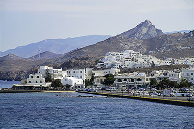 Griechenland, Südliche Ägäis, Kykladen,Naxos, Blick von der Fähre zum Hafen