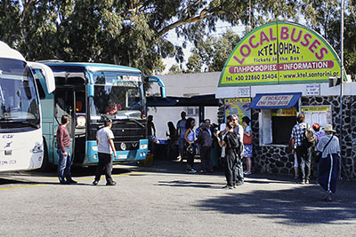 Griechenland, Südliche Ägäis, Kykladen,Santorin, Central Bus Station in der Nebenstraße Mitropoleos