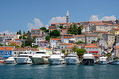 Kroatien, Istrien, Istrien, Blick vom Bootshafen zur Altstadt