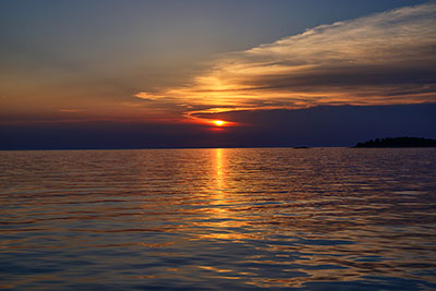 Kroatien, Istrien, Istrien, Zum Sonnenuntergang an der Schiffsanlegestelle nordöstlich der Altstadt