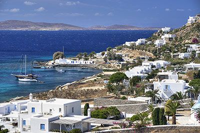 Griechenland, Südliche Ägäis, Kykladen,Mykonos, Blick von der Hauptstraße oberhalb des Agios Ioannis Beach