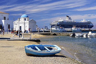 Griechenland, Südliche Ägäis, Kykladen,Mykonos, Am Alten Hafen mit Blick in Richtung Bootsanlegestelle