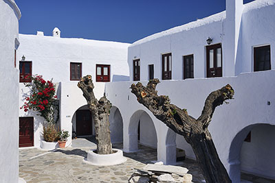 Griechenland, Südliche Ägäis, Kykladen,Mykonos, Innenhof des Klosters Tourliani