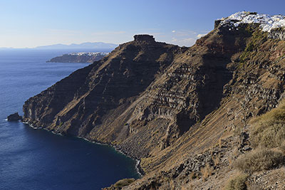 Griechenland, Südliche Ägäis, Kykladen,Santorin, Auf der Promenade mit Blick zum Skaros Felsen
