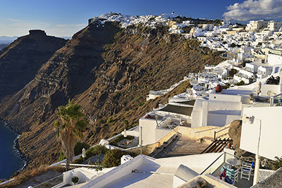 Griechenland, Südliche Ägäis, Kykladen,Santorin, Auf der Promenade mit Blick in Richtung Imerovigli und Skaros Felsen
